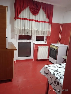 Inchiriez apartament in zona centrala - imagine 5