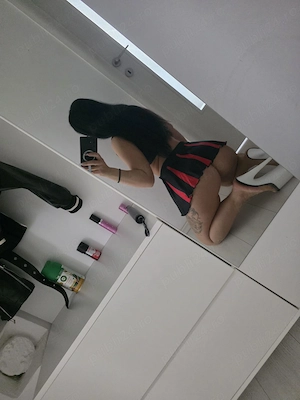 Sensual girl & big ass natural 
