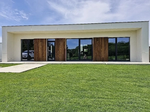 villa mobilata de vanzare 320000 eu. +TVA 