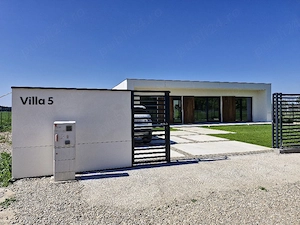 villa mobilata de vanzare 320000 eu. +TVA  - imagine 3