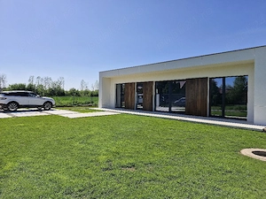 villa mobilata de vanzare 320000 eu. +TVA  - imagine 2