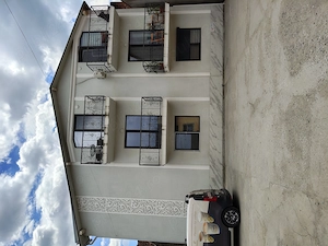 Închiriez apartament cu 2 camere 