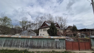 Proprietar, vând casă si vatra de stupina in Șendrești, com. Motoșeni, jud. Bacău. - imagine 7