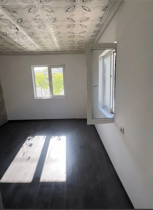 Casa de vanzare , casa este din paianta, complet renovata interior-exterior. - imagine 3