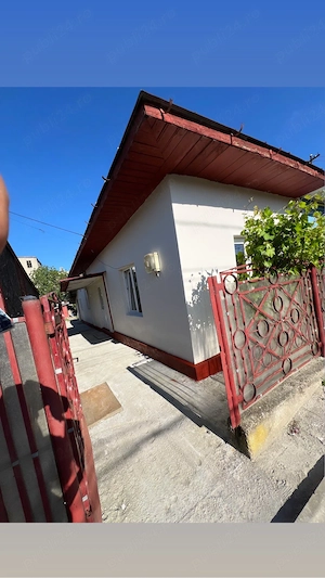 Casa de vanzare , casa este din paianta, complet renovata interior-exterior. - imagine 4