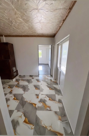Casa de vanzare , casa este din paianta, complet renovata interior-exterior. - imagine 2