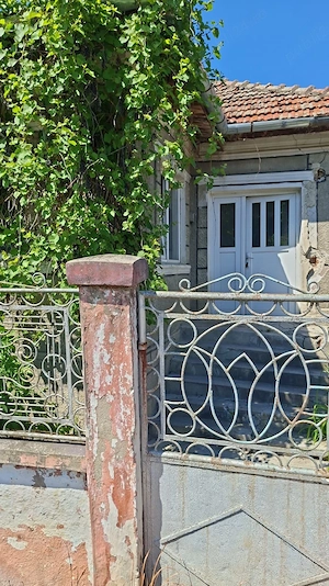 teren cu casa batraneasca de vanzare 1100 mp Comuna Vultureni sat Babutiu - imagine 4