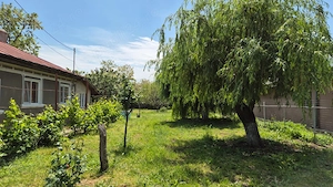 Casă şi teren 1005 mp de vânzare în Platoneşti   stradă principală - imagine 3