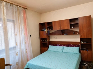 Casa solida plus gradina matura intr-o zona  linistita in centrul  Varias - imagine 7