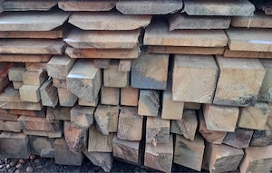 Vând lemne pentru construcții 