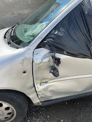 Caut aripa fata și ușa Audi A3,posibil același culoare gri.