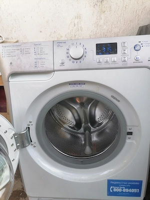 Vind mașină spălat Îndesit 9 kg și uscător 6 kg 