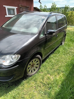 Vând VW Touran motor 1.9 TDI din 2008 culoare  negru - imagine 2