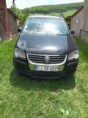 Vând VW Touran motor 1.9 TDI din 2008 culoare  negru