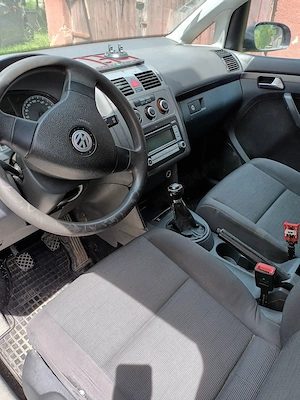 Vând VW Touran motor 1.9 TDI din 2008 culoare  negru - imagine 7