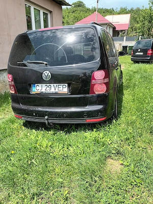 Vând VW Touran motor 1.9 TDI din 2008 culoare  negru - imagine 4