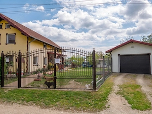 De vânzare: Casă împreună cu Curte și Grădină, Garaj și Parcare | Orăștie