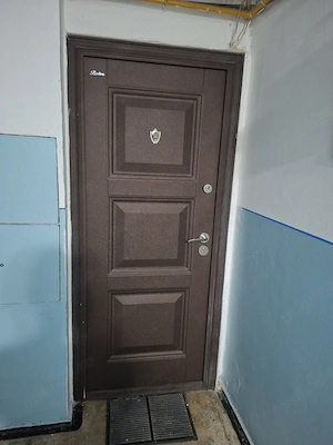 De vânzare apartament 3 camere 