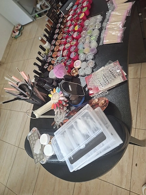  **SET COMPLET MANICHIURĂ   NAIL TECH   ideal pentru începătoare sau salon** 
