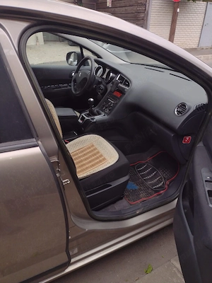 Peugeot 5008, an 2011, motorizare 1.6 HDi, 112 CP, 7 locuri, 103.336 km, ITP valabil 31.07.2026 - imagine 8