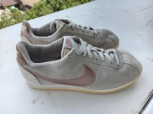 Adidasi Nike Cortez, mar 39, UK 5.5 (25 cm)