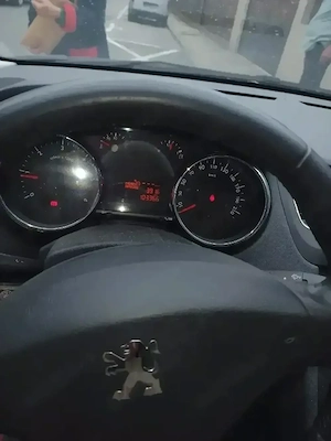 Peugeot 5008, an 2011, motorizare 1.6 HDi, 112 CP, 7 locuri, 103.336 km, ITP valabil 31.07.2026 - imagine 4