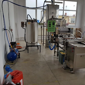 Vând linie producție foiță faguri ceară - 27 000 euro