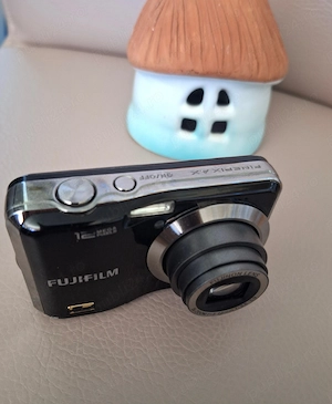 Aparat camera foto digital ITP Fujifilm finepix AX200  cu ora si data pe poza stil Y2K  Vintage Tech
