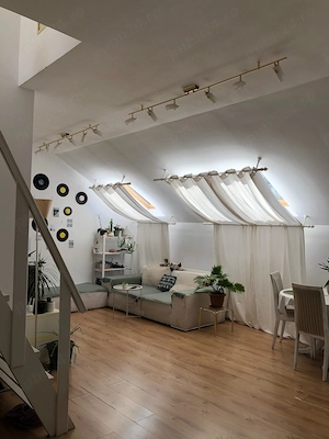 Apartament mansarda, cu scară interioară 