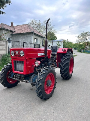 Tractor Universal  600 DT  4x4 - imagine 3