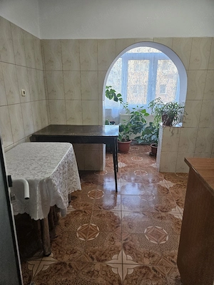 Închiriez apartament cu 3 camere, lângă Parcul Florilor  - imagine 2
