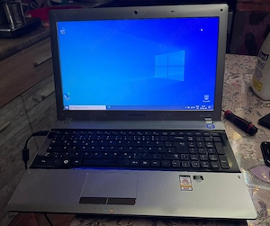 Laptop Samsung i 7 E 3520 IntelCore i 7 -2630 QM CPU 2.00GHz placă video dedicată 1 Gb 
