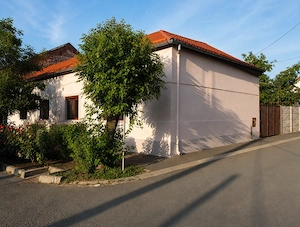 Vand apartament la casă cu curte   zonă centrală aproape de Malul Mureșului!