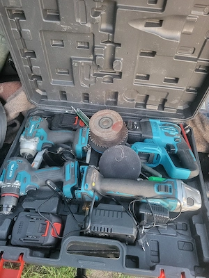 trusa 4 scule cu acumulator
