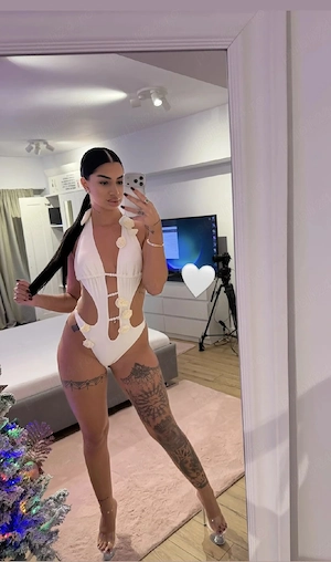 Show la web ,sexting,poze,videoclipuri