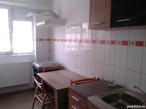 Ofer spre inchiriere apartament cu 3 camere decomandate, zona centrala, mobilat si utilat, et.1 4. - imagine 8