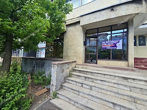 Spațiu comercial stradal de închiriat   Str. Nae Leonard 