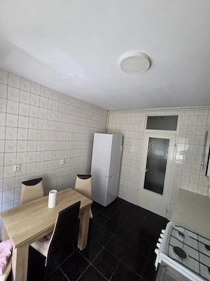 Inchiriez apartament 2 camere decomandate - imagine 4