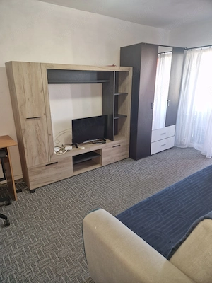 Proprietar, inchiriez apartament 1 camera, zona Cerna, et 1 - imagine 3