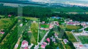 Teren intravilan 2000 mp - Tocile, vedere panoramică spre munte și pădure - imagine 3