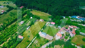 Teren intravilan 2000 mp - Tocile, vedere panoramică spre munte și pădure - imagine 8