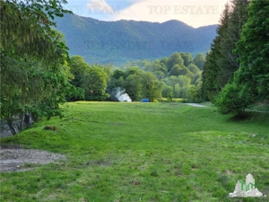 Teren Intravilan 12000 mp, Cascada Urlatoarea, proiect aprobat pentru Resort, langa bazin Piscicol. - imagine 2