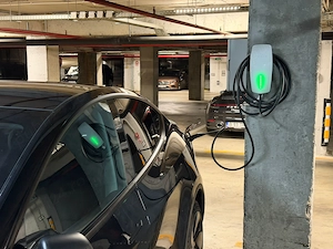  Inchiriez loc parcare cu statie masini electrice - zona Stefan cel Mare - imagine 6