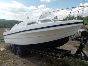 Barcă cu motor salupa