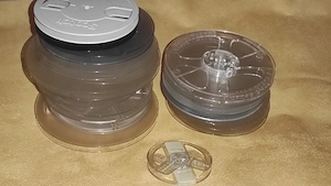 Role ( goale ) din plastic pt. magnetofon  impecabile  1 x 8.5 cm. 2 x 13 cm. 17 x 15 cm. 2 x 18 cm.