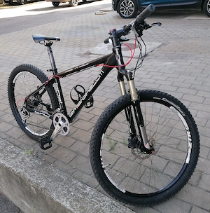 Bicicleta Mountain Bike cu furca SID de la Rock Shok