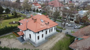 Vila Magnifica Tecuci - Splendoare Arhitecturală și Lux Modern - imagine 3