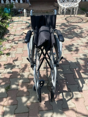 scaun cu rotile persoane dezabilitati - imagine 2