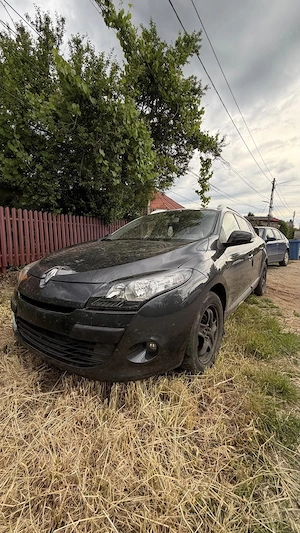 Vând Renault Megane avariat  - imagine 2