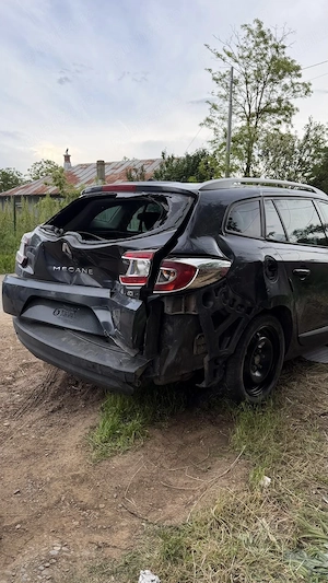 Vând Renault Megane avariat 